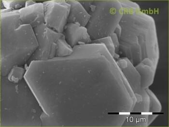 Aluminum hydroxide crystals