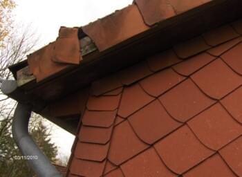 Asbesthaus - Fundstelle: Dacheindeckung aus Faserzement | © 2019, CRB Analyse Service GmbH